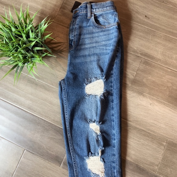 ✨HP✨ 👑I Got It From My Mama💅🏾Distressed Jeans👖 - Picture 2 of 9